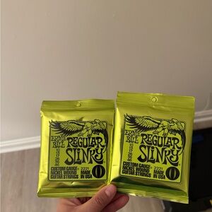 ERNIE BALL Regular Slinky Guitar Strings - 2221